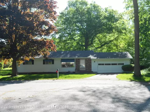 1760 Jeanne St, Holt, MI 48842