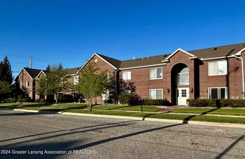 322 Pere Marquette Dr #12, Lansing, MI 48912