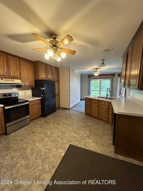 Kitchen - 105 E Gibbs St, Saint Johns, MI 48879 photo 2 of 2