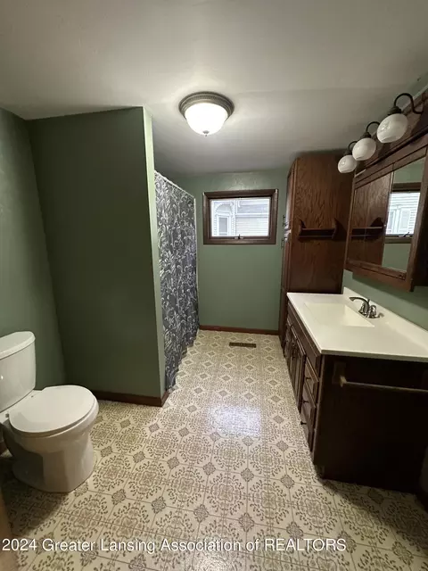 Bath - 105 E Gibbs St, Saint Johns, MI 48879 photo 1 of 1