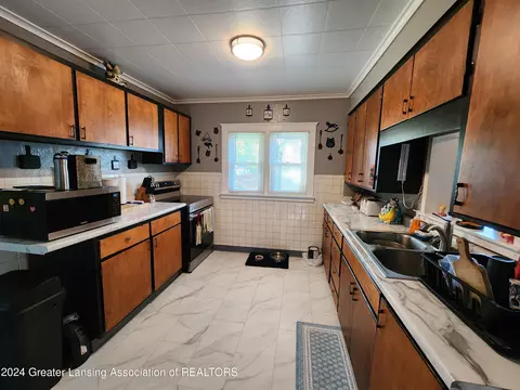 225 E Gier St, Lansing, MI 48906 photo 9