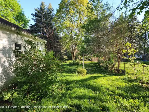 225 E Gier St, Lansing, MI 48906 photo 23