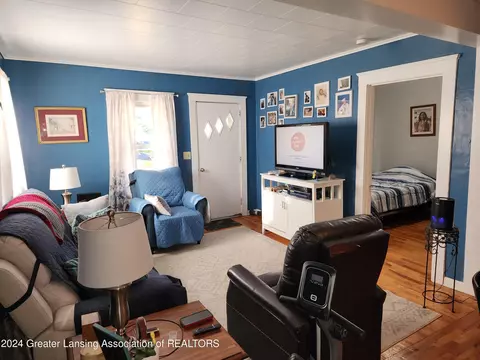 225 E Gier St, Lansing, MI 48906 photo 4