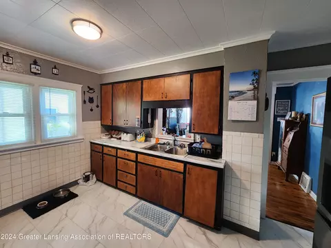 225 E Gier St, Lansing, MI 48906 photo 7
