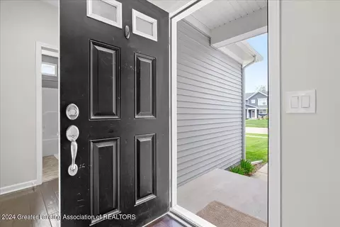 210 Ayla Dr, Dewitt, MI 48820 photo 9
