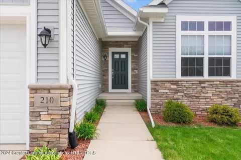 210 Ayla Dr, Dewitt, MI 48820 photo 4