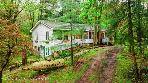 5640 N Fleming Rd, Fowlerville, MI 48836