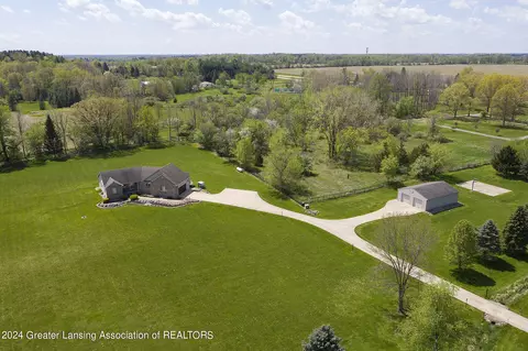 11154 Risner Ln, Eaton Rapids, MI 48827