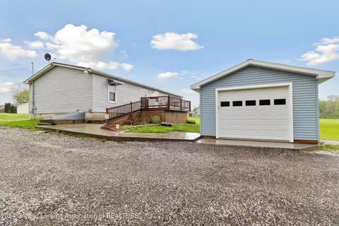 39 Frey Rd, Vermontville, MI 49096