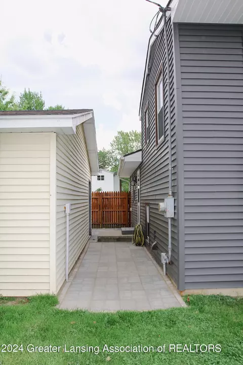 Exterior - 223 Dutton St, Eaton Rapids, MI 48827 photo 2 of 3