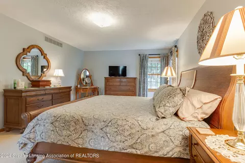 Bedroom - 3933 W Herbison Rd, Dewitt, MI 48820 photo 2 of 6