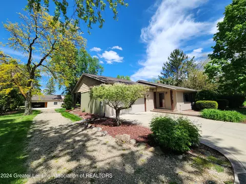 7428 W Mt Hope Hwy, Lansing, MI 48917