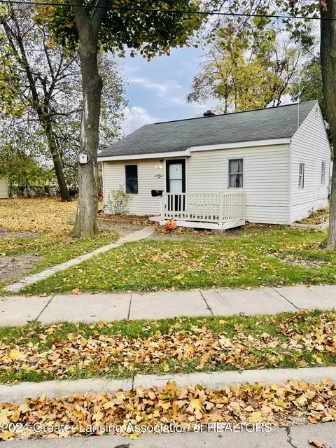 1918 John St, Lansing, MI 48906