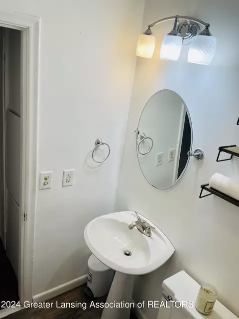 Bath - 1918 John St, Lansing, MI 48906 photo 1 of 2