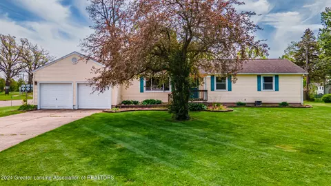 99 Rancho St, Eaton Rapids, MI 48827