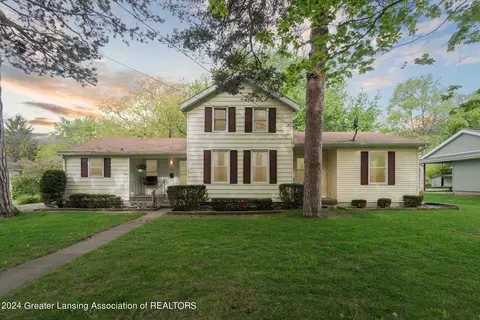 706 S Lansing St, Saint Johns, MI 48879