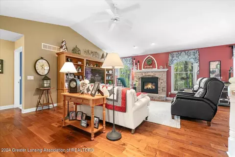 13177 Watercrest Dr, Dewitt, MI 48820 photo 10