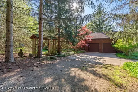 Exterior - 8358 Loomis Rd, Dewitt, MI 48820 photo 3 of 14