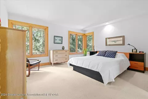 Bedroom - 8358 Loomis Rd, Dewitt, MI 48820 photo 2 of 5