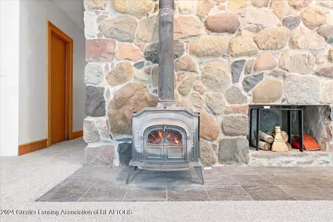 Entry Way - 8358 Loomis Rd, Dewitt, MI 48820 photo 4 of 4