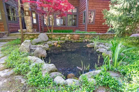 Exterior - 8358 Loomis Rd, Dewitt, MI 48820 photo 7 of 14