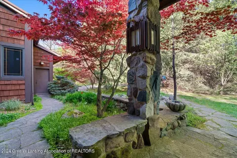 Exterior - 8358 Loomis Rd, Dewitt, MI 48820 photo 6 of 14