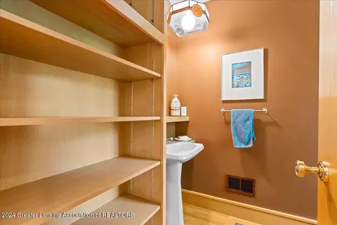 Bath - 8358 Loomis Rd, Dewitt, MI 48820 photo 1 of 4