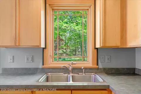 Kitchen - 8358 Loomis Rd, Dewitt, MI 48820 photo 3 of 3