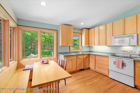 Kitchen - 8358 Loomis Rd, Dewitt, MI 48820 photo 1 of 3