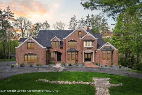 915 Nicole Cir, Okemos, MI 48864