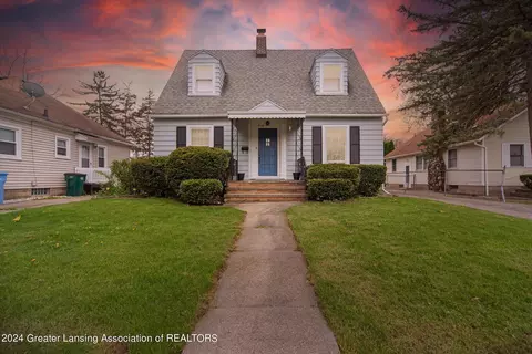 2110 Roberts Ln, Lansing, MI 48910