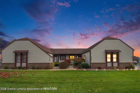 1113 Sunview Dr, Saint Johns, MI 48879