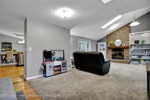 Entry Way - 1545 Franklin St, Haslett, MI 48840 photo 3 of 4