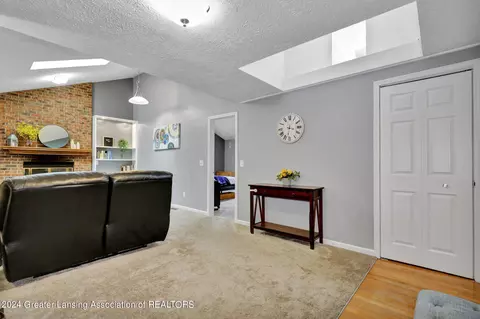 Entry Way - 1545 Franklin St, Haslett, MI 48840 photo 2 of 4