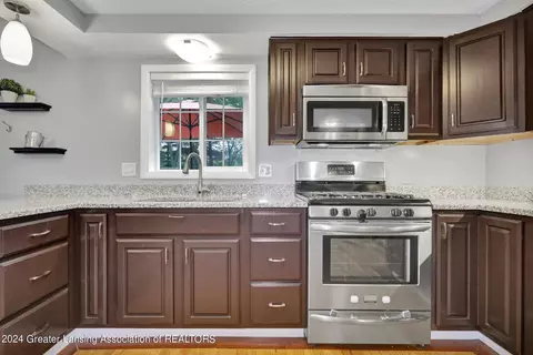 Kitchen - 1545 Franklin St, Haslett, MI 48840 photo 3 of 4