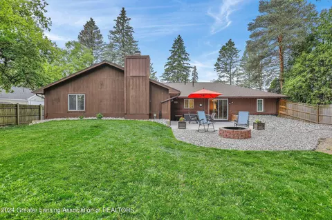 Exterior - 1545 Franklin St, Haslett, MI 48840 photo 5 of 10