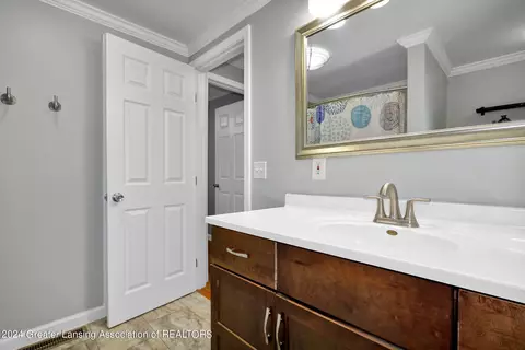 Bath - 1545 Franklin St, Haslett, MI 48840 photo 2 of 2
