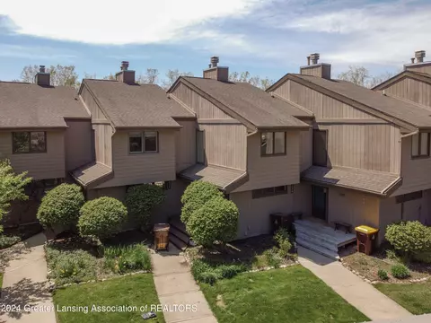 5377 Wild Oak Dr, East Lansing, MI 48823