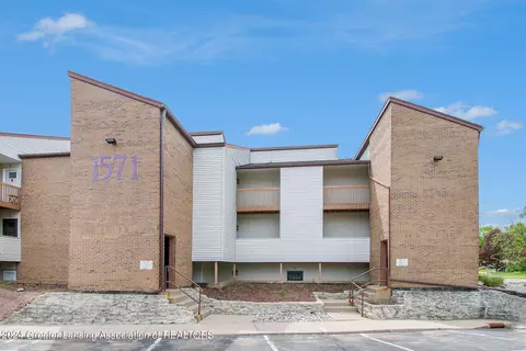 1571 W Pond Dr # 22, Okemos, MI 48864