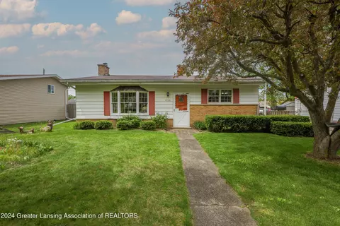 4720 Lyncott Dr, Lansing, MI 48910
