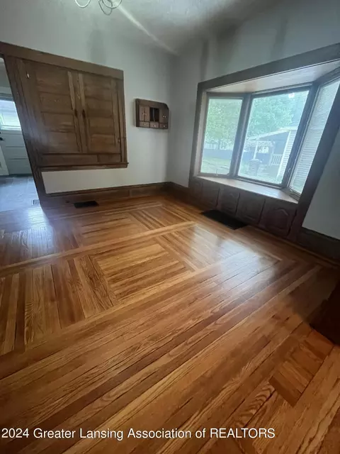 122 E Shaw St, Charlotte, MI 48813 photo 5