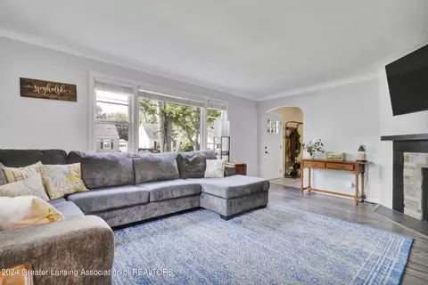Living - 1400 Poxson Ave, Lansing, MI 48910 photo 2 of 2