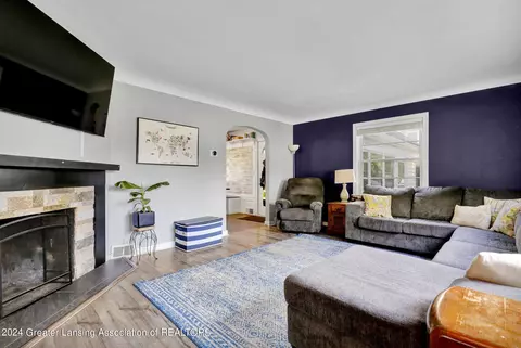 Living - 1400 Poxson Ave, Lansing, MI 48910 photo 1 of 2