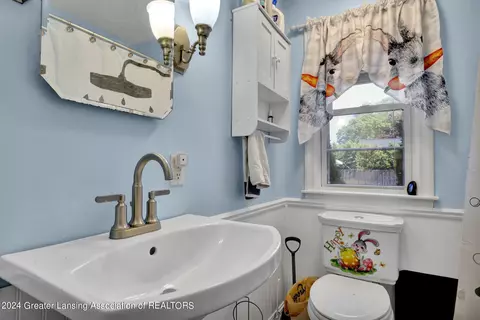 Bath - 1400 Poxson Ave, Lansing, MI 48910 photo 1 of 2