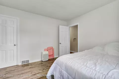 Bedroom - 1400 Poxson Ave, Lansing, MI 48910 photo 6 of 7