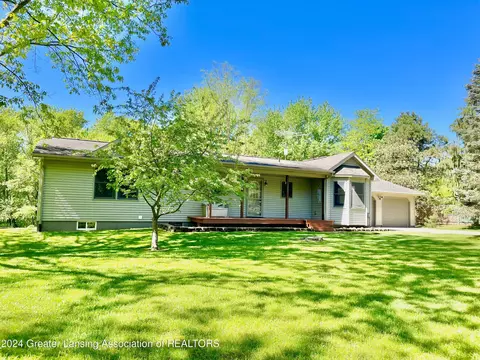1112 Fairview Hwy, Charlotte, MI 48813