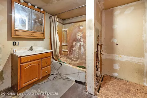 Bath - 2841 Webster Rd, Lansing, MI 48906 photo 1 of 1