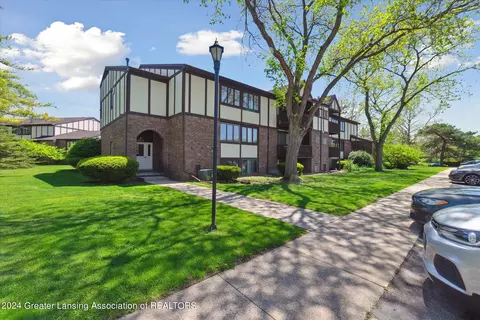 6150 Cobblers Dr #119, East Lansing, MI 48823