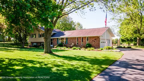 1649 W Howell Rd, Mason, MI 48854