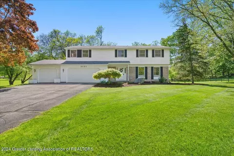 3131 W Broadmoor Dr, Lansing, MI 48906